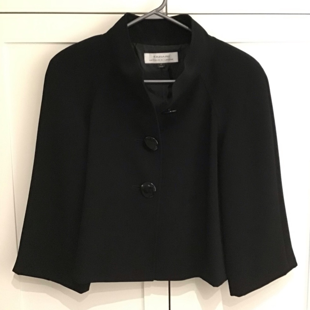 TAHARI short boxy jacket.
